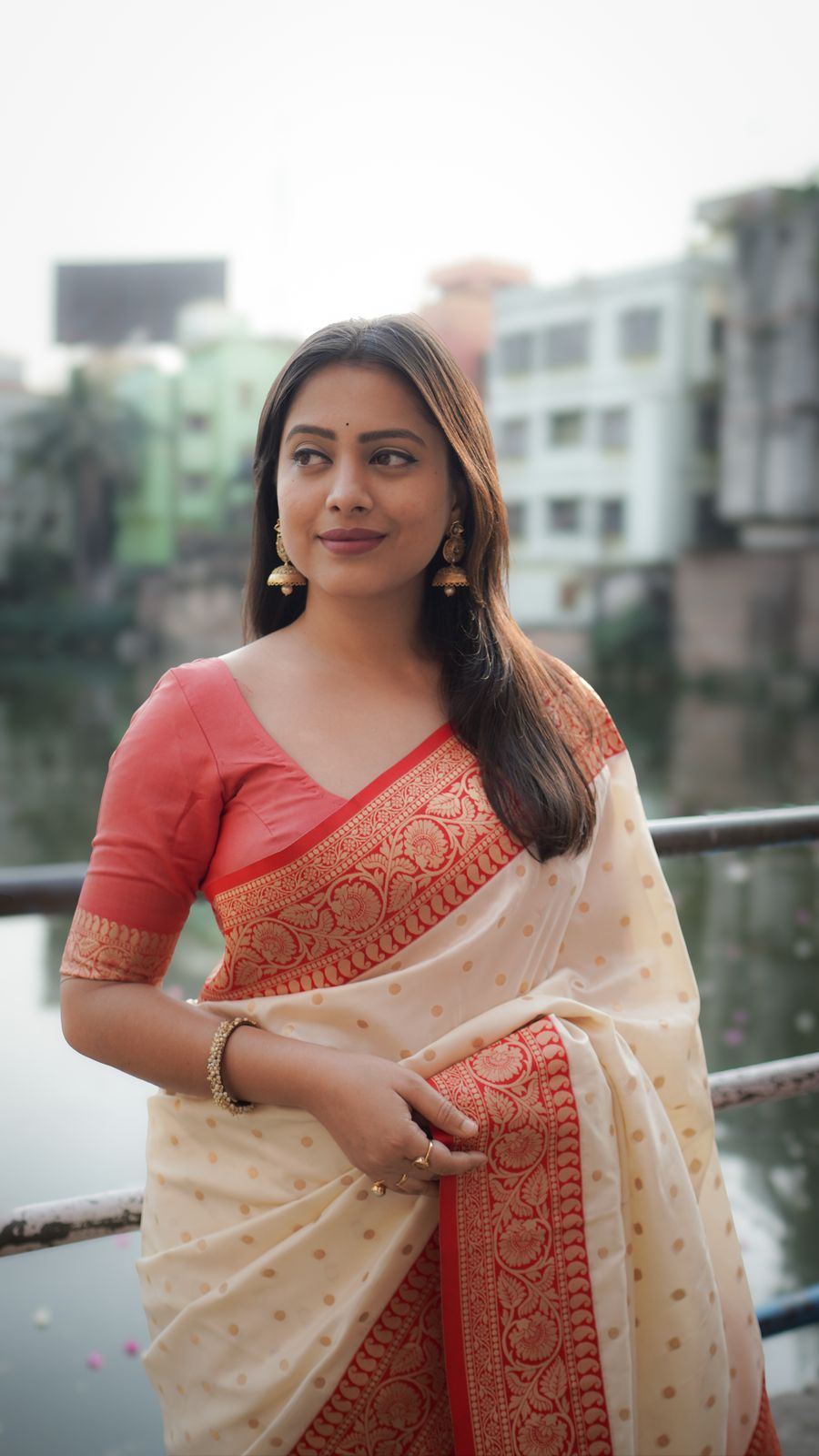 Off-White to Red Ombre Soft Silk Zari Woven Banarasi Style Saree with Tassel Pallu