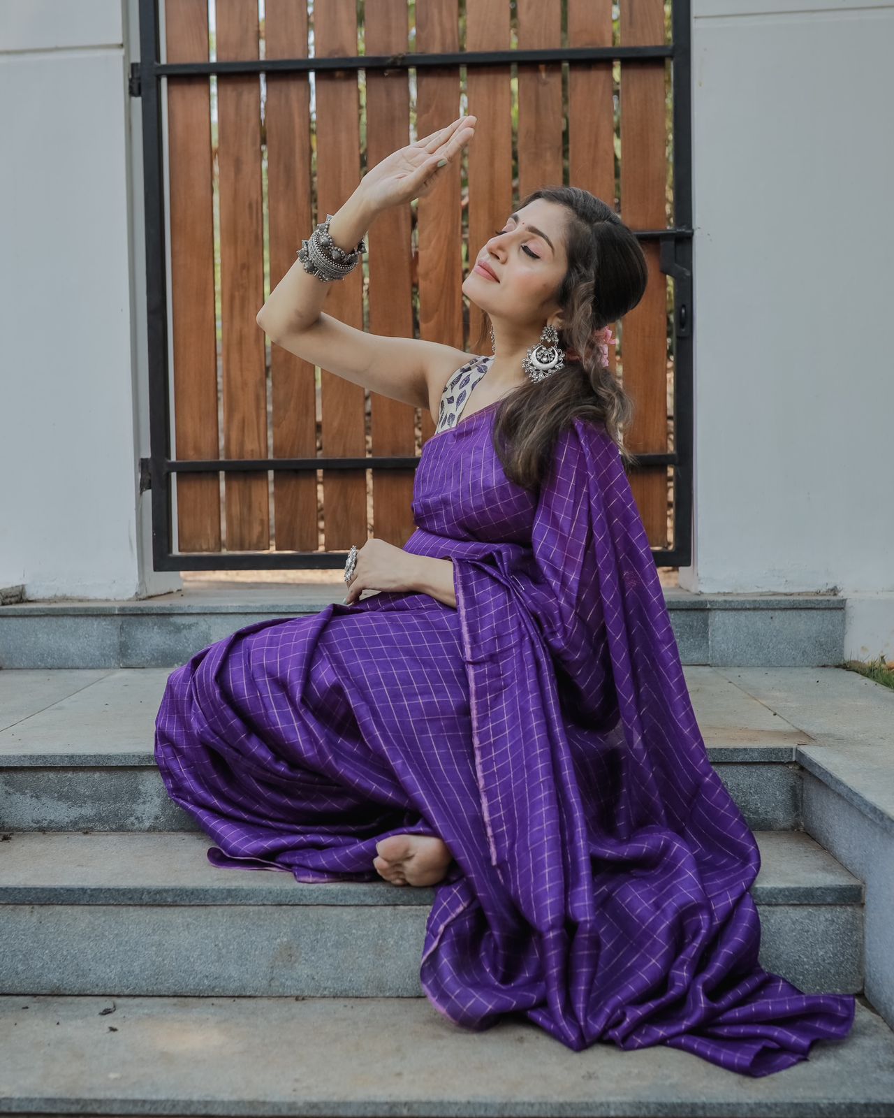 Pure Jute Silk Checkered Saree with Zari Border & Violet Dhaara Chex Design