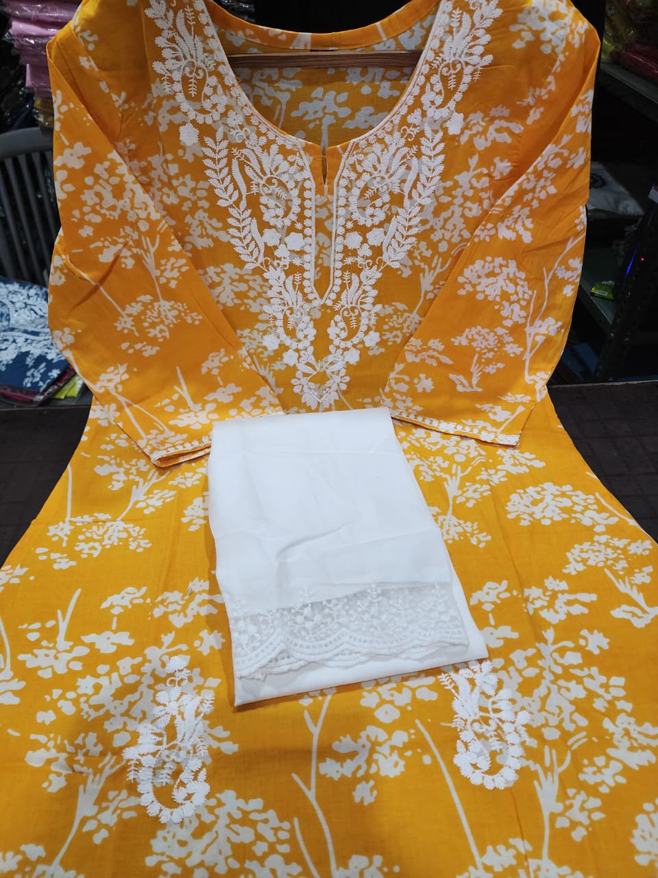 This beautiful yellow chikankari kurta features delicate white floral embroidery and is paired with matching white bottoms